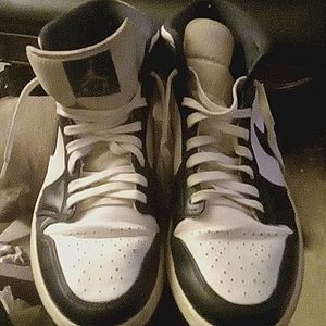 Air Jordans 1 from 1997 size 11 navy blue